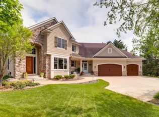 14 Creekside Ln, Saint Paul, MN 55126