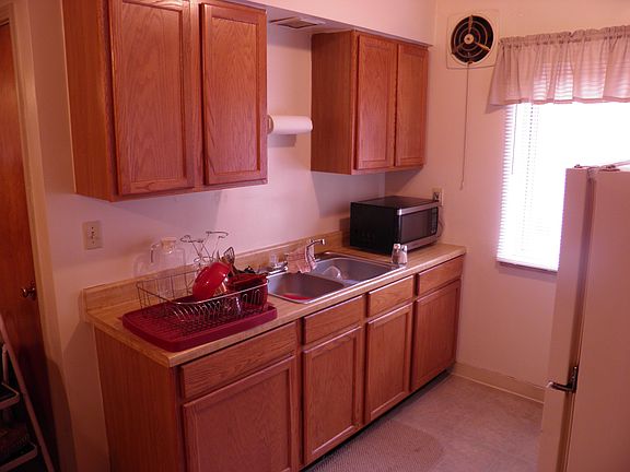2nd image of 1681 Cedar Ave APT 1