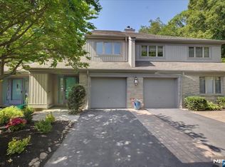 599 Apache Ct, Mahwah, NJ 07430