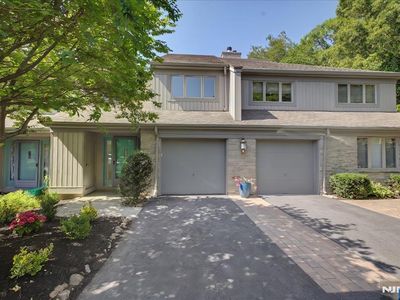 599 Apache Ct, Mahwah, NJ, 07430