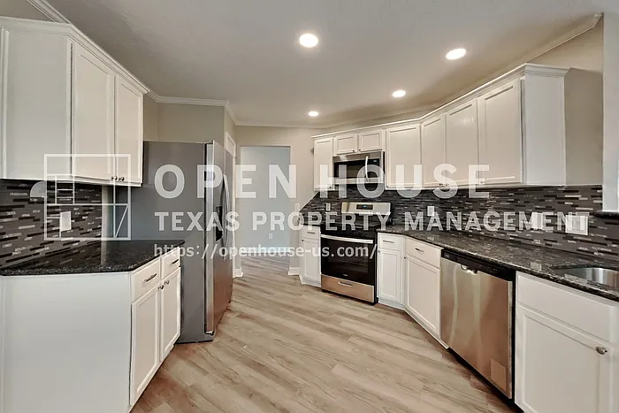 4 bed, 2.5 bath, 2130 sqft, $2,100 — Photo 4
