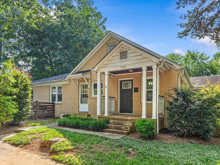 2301 Laburnum Ave — Photo 3