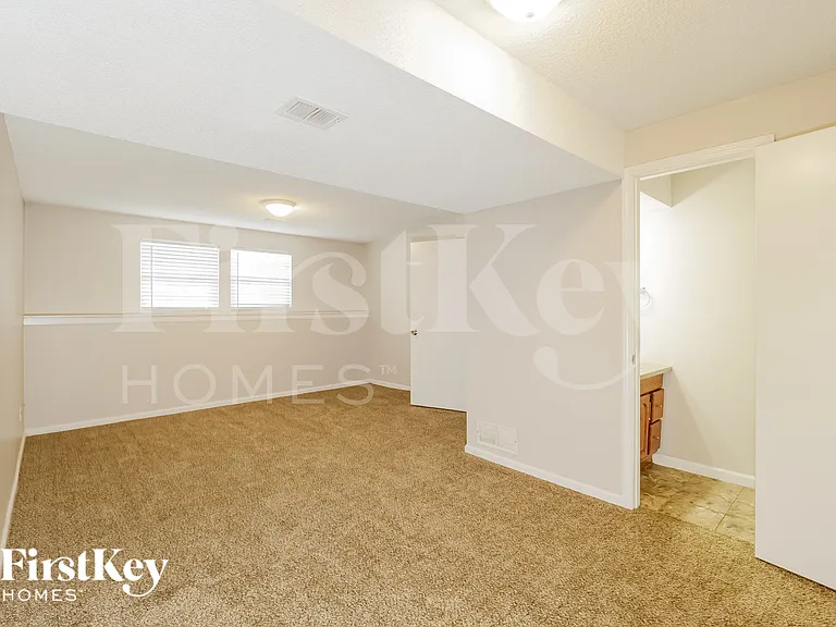 208 S Darrowby Dr — Photo 15