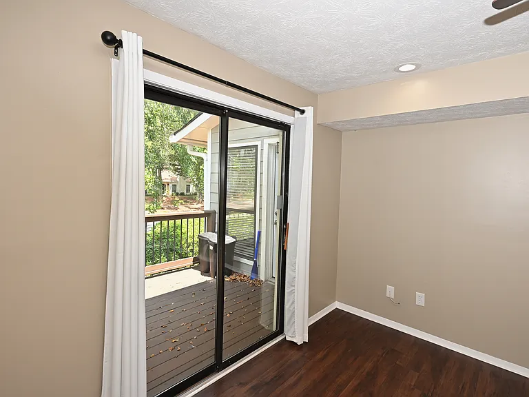 908 Park Ridge Cir — Photo 37