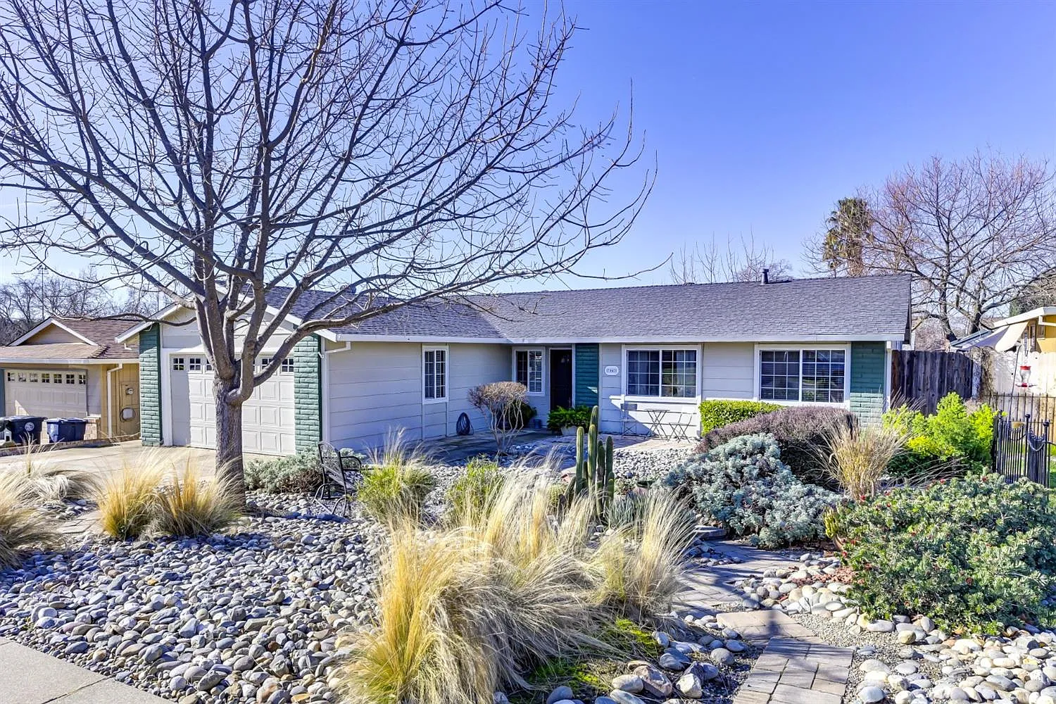 7043 Cloverleaf Way photo 1