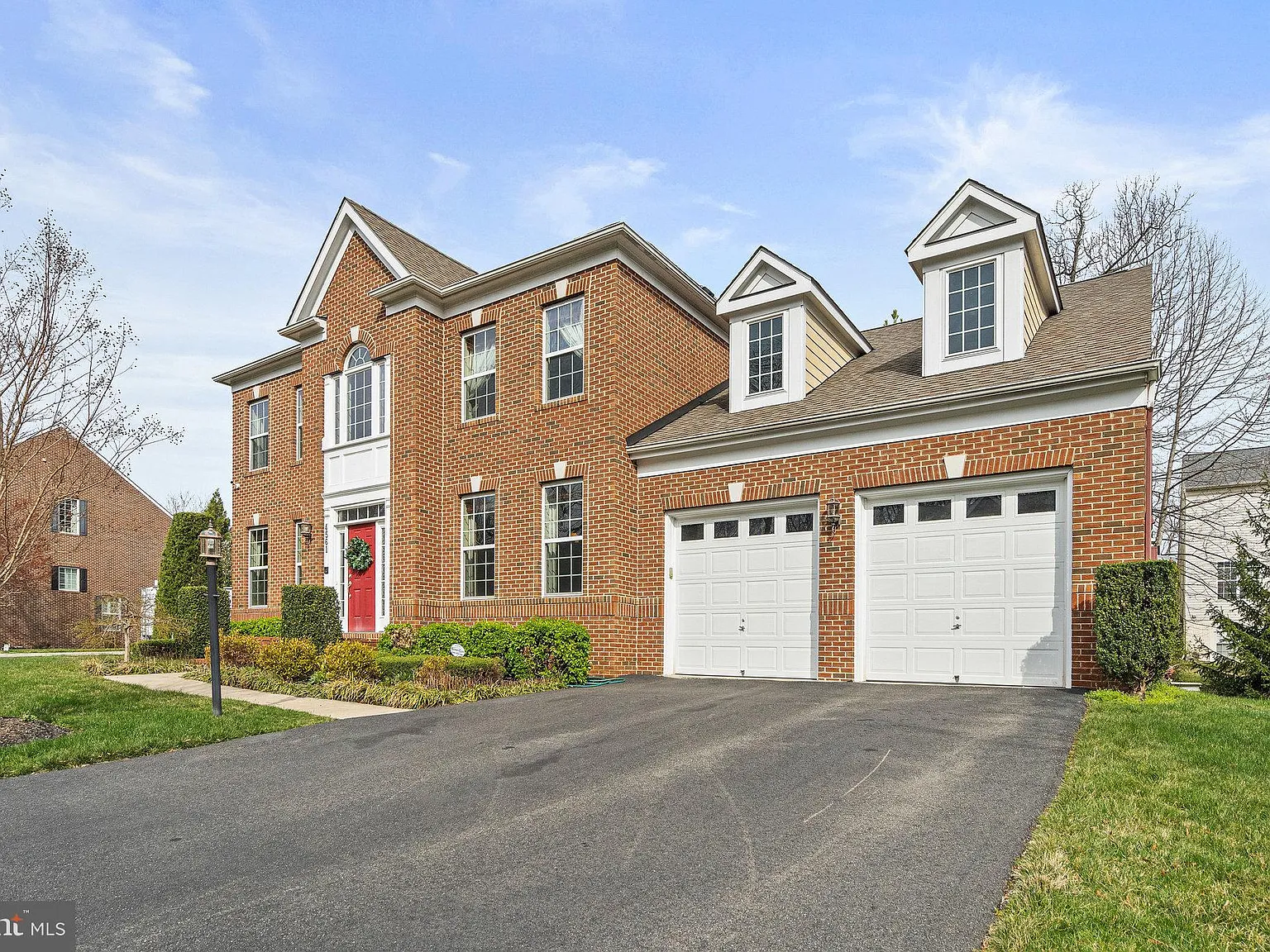 5 bed, 4.5 bath, 5502 sqft, $5,700 — Photo 2