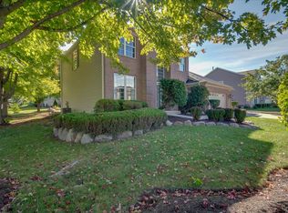 1271 McDole Dr, Sugar Grove, IL 60554