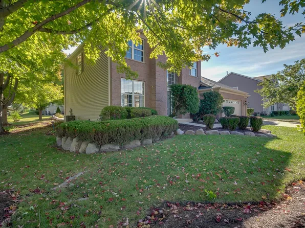 1271 McDole Dr, Sugar Grove, IL 60554