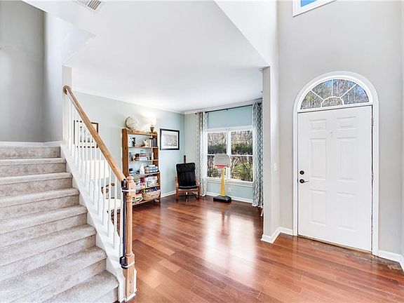 5th image of 210 Brentwood Ct