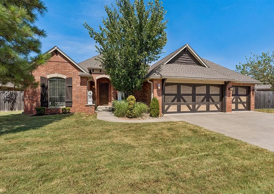 1st image of 523 Woods Way