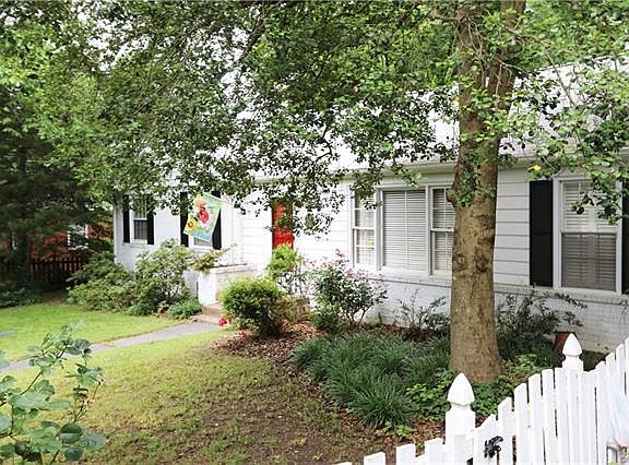 3rd image of 512 Cedarbrooke Ln