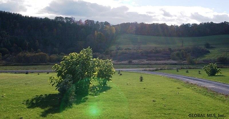 4th image of 136 RED BARN Road
