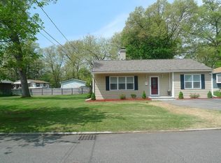 48 Waldorf St, Springfield, MA 01109