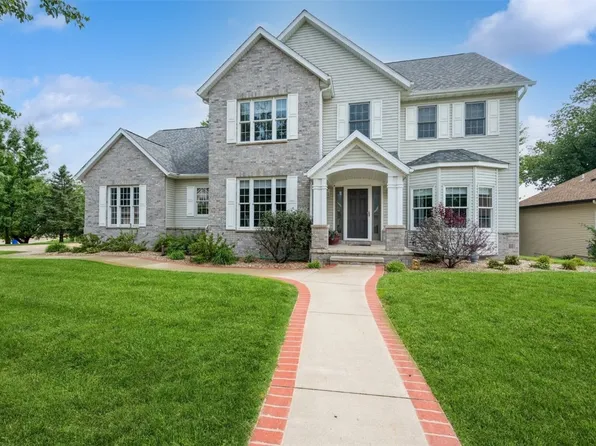 2726 Seneca Ct NE, Cedar Rapids, IA 52402