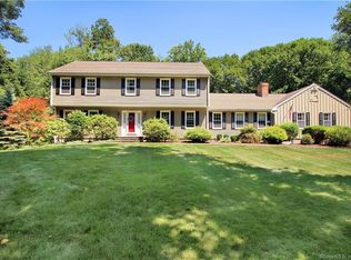 10 Trailwood Ln, Trumbull, CT 06611