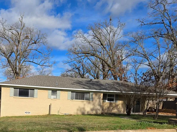 118 Hillcrest Dr, Palestine, TX 75801