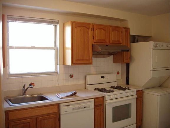 2nd image of 13919 Franklin Ave