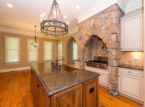 5th image of 604 Beauhaven Ln