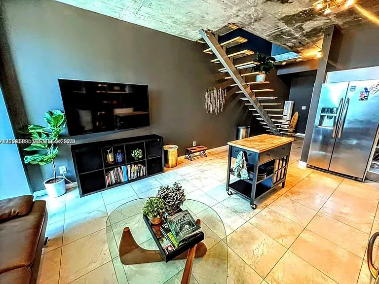 690 SW 1st Ct #Penthouse I06 — Photo 8