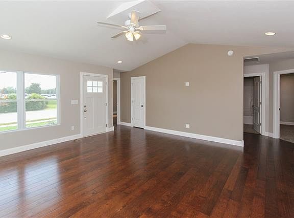 3rd image of 384 Bryant Blvd