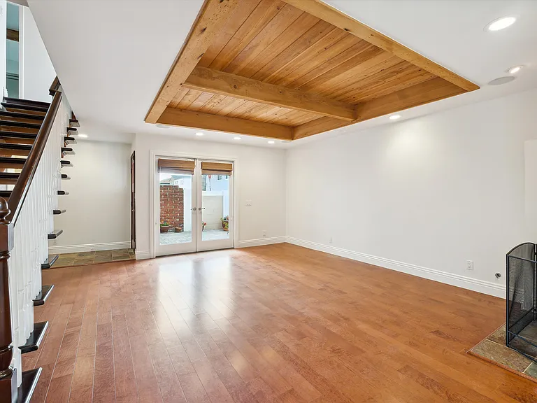215 Walnut St — Photo 8