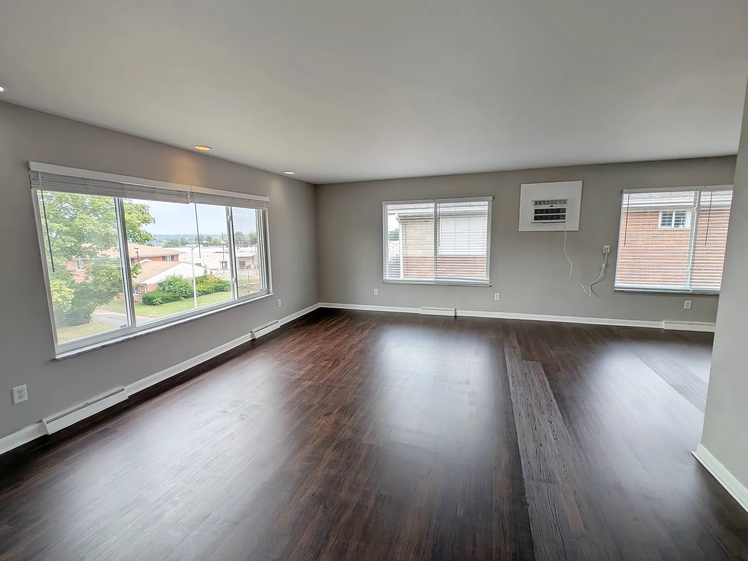 2 bed, 1000 sqft, $995 — Photo 4
