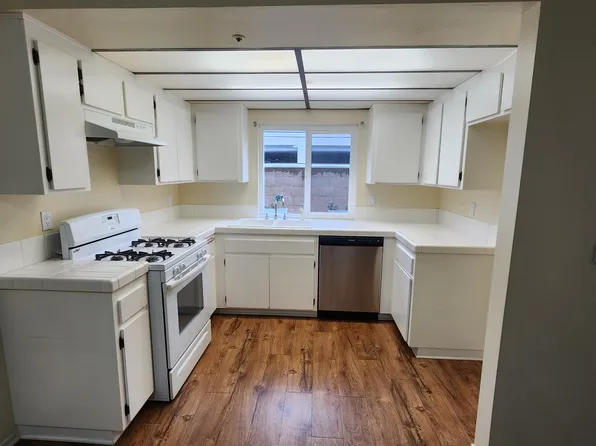 17762 Cameron Ln APT 3, Huntington Beach, CA 92647