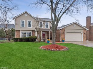 5600 Silentbrook Ln, Rolling Meadows, IL 60008