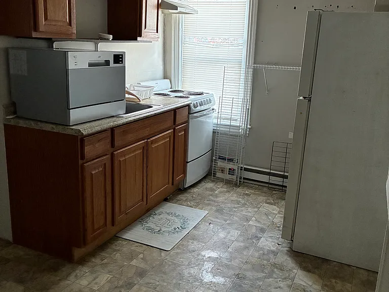 25 Pennsylvania Ave #1 — Photo 4