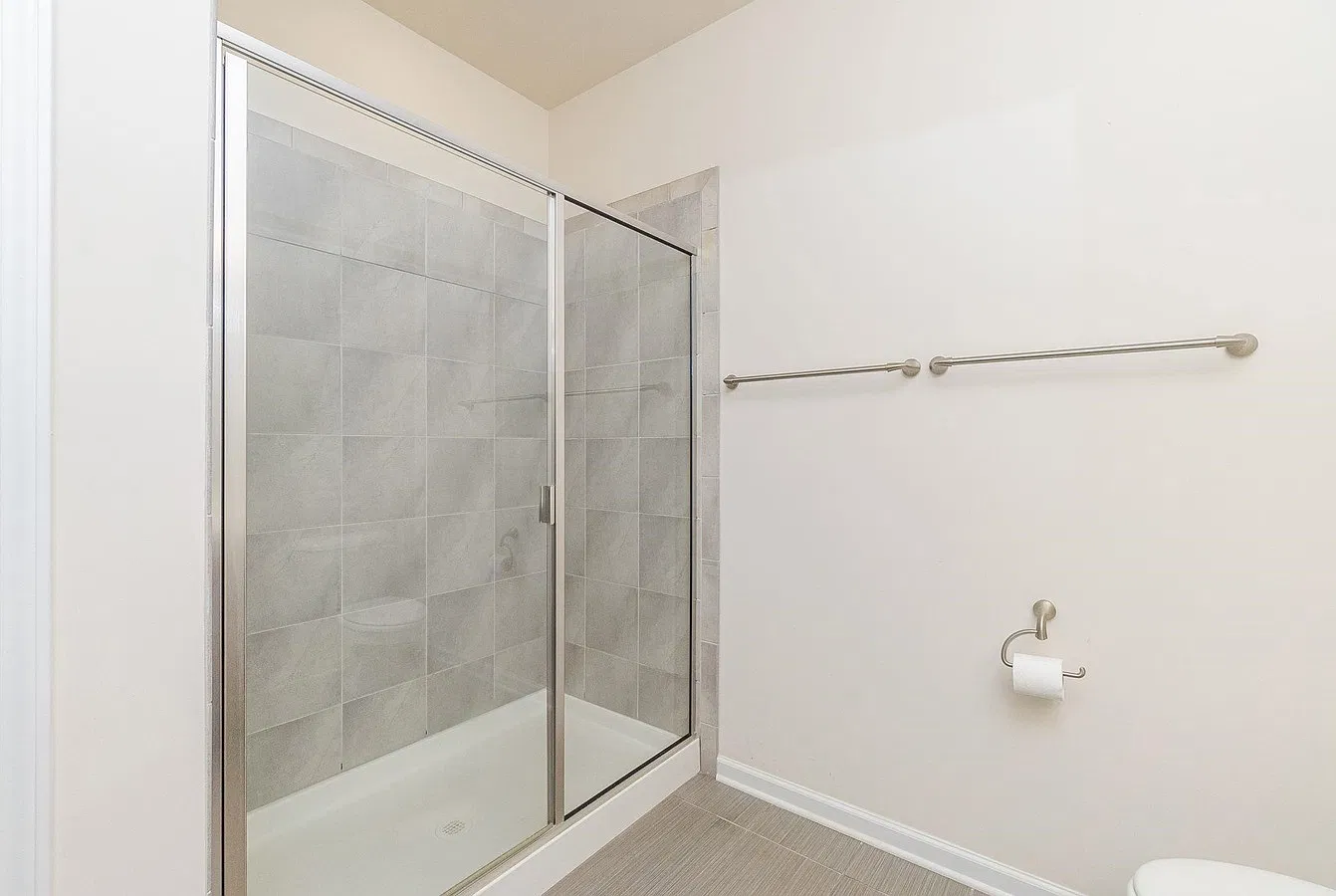3 bed, 2.5 bath, 1923 sqft, $2,390 — Photo 3