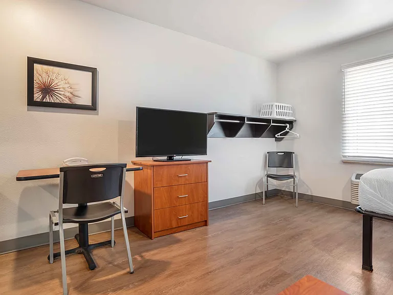 Deluxe Studio - 1 Full Bed
