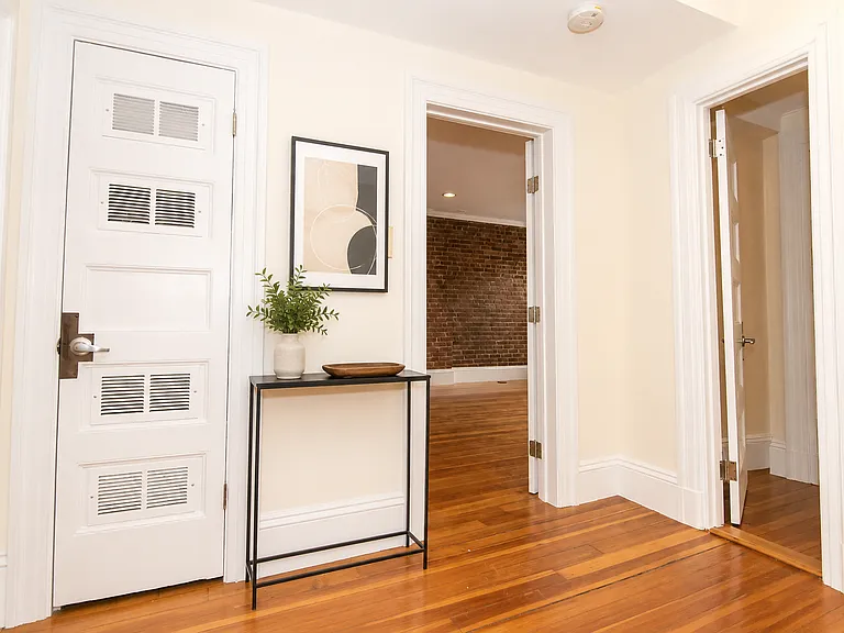1616 Beacon St #2 — Photo 5
