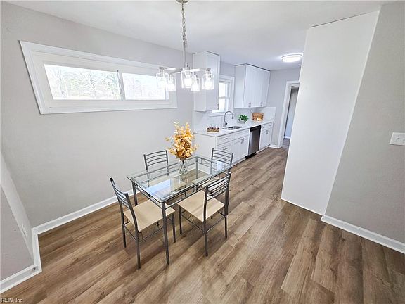 3rd image of 1403 Hodges Ferry Rd