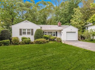 11 Vista Pl, Hartsdale, NY 10530