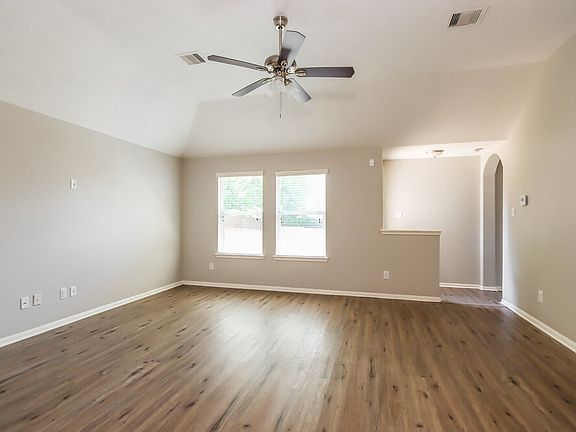 3rd image of 808 Dragonfly Dr