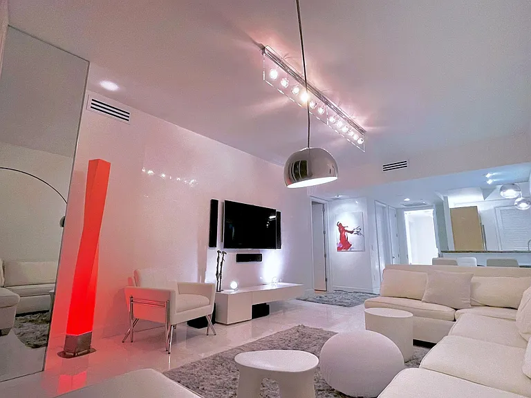 100 S Pointe Dr #111 — Photo 19