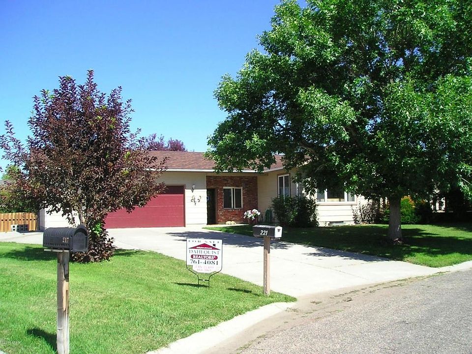 1st image of 221 Glenwood Ct