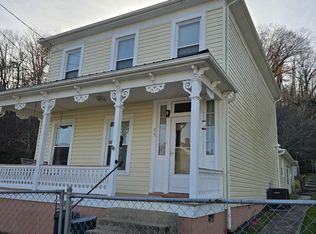 213 Roxbury St, Clifton Forge, VA 24422