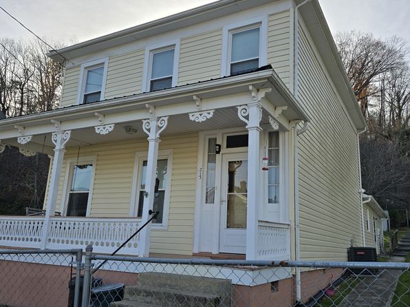 213 Roxbury St