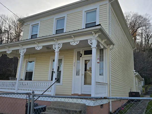 213 Roxbury St, Clifton Forge, VA 24422