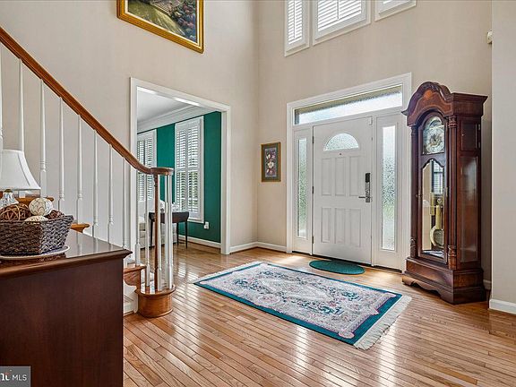 3rd image of 7826 Preakness Ln