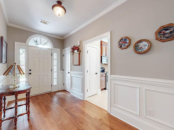 4th image of 572 Wickham Dr