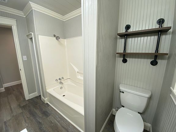 4th image of 812 Brinker St