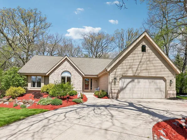 S45W25740 Red Oak COURT, Waukesha, WI 53189