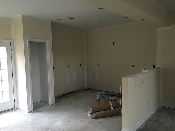 3rd image of LOT 52 52 #A