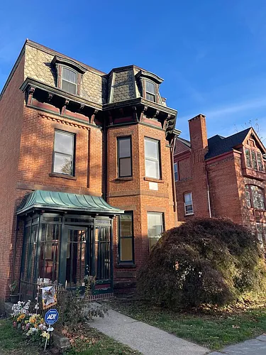 166 Montgomery St Photo 1
