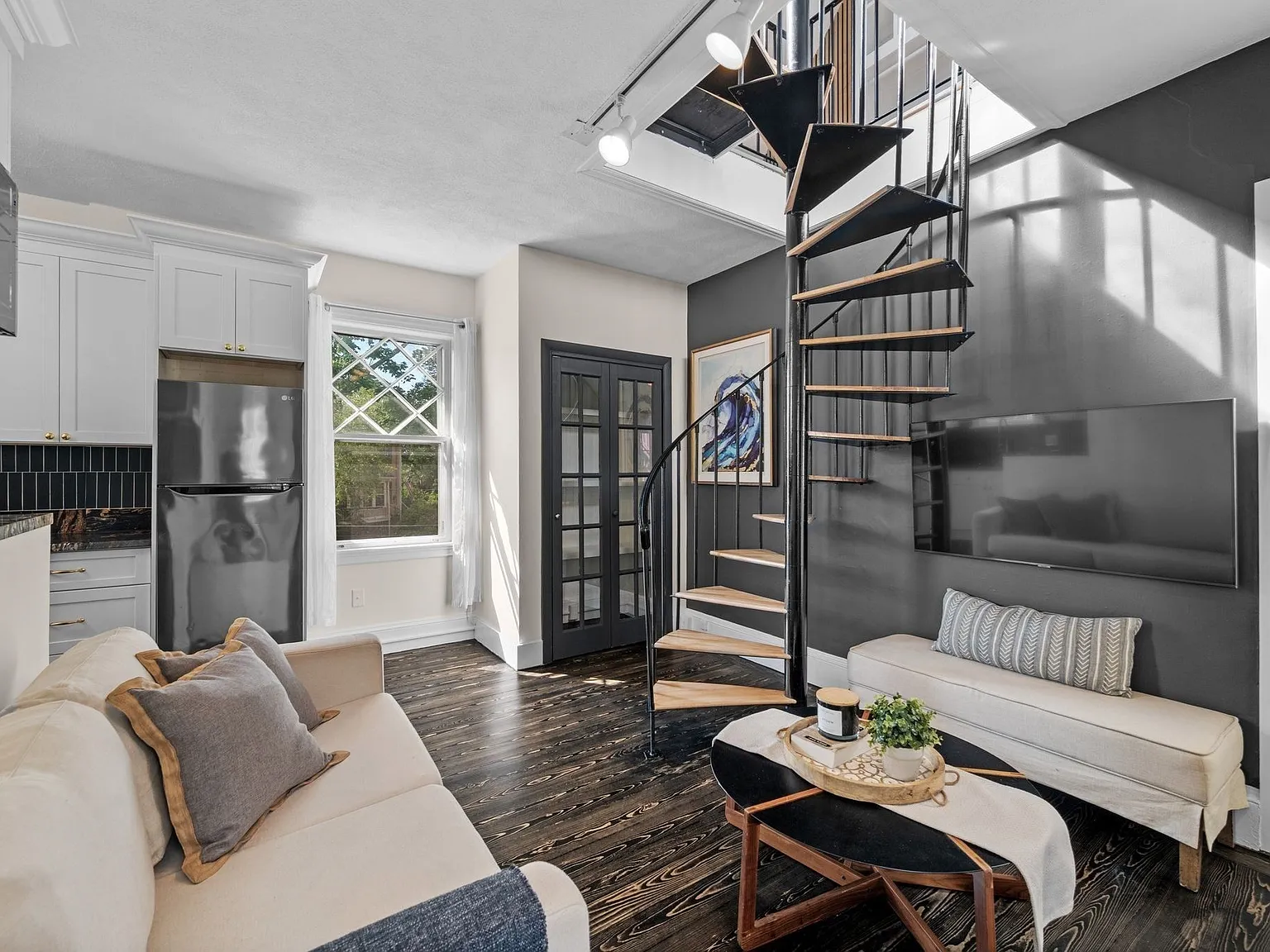 1 bed, 582 sqft, $2,400 — Photo 2