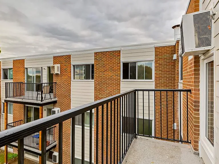 672 College Dr SE #111 — Photo 8