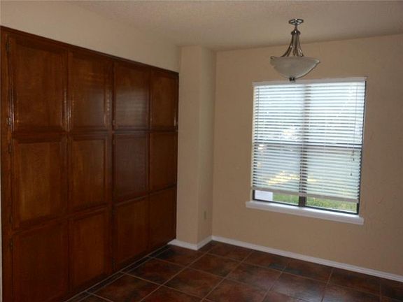 4th image of 6 Kensington Ln