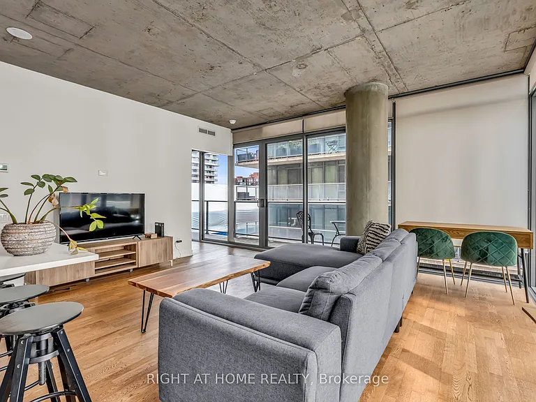 650 King St W #605 — Photo 17